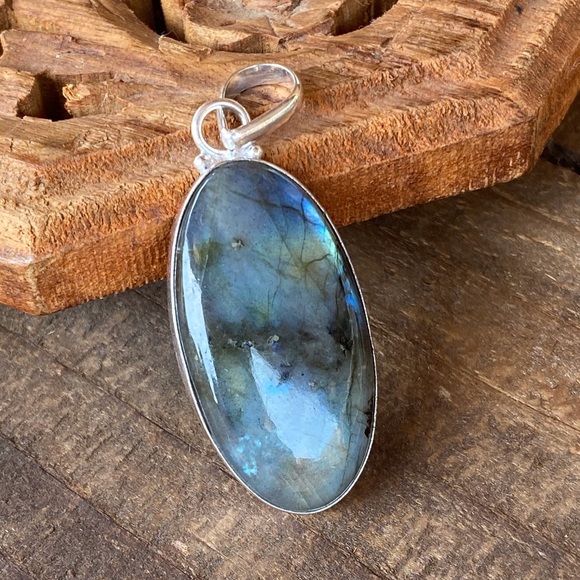✨RUSTIC OVAL LABRADORITE SILVER PENDANT - Picture 2 of 8